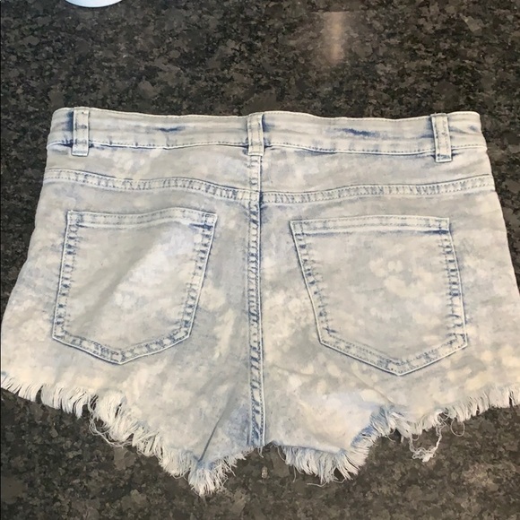 H&M | Acid Washed Denim Shorts - Picture 2 of 2